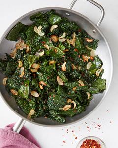 How Long Should I Saute My Raw Kale To Keep It Green And Retain Its Flavor?